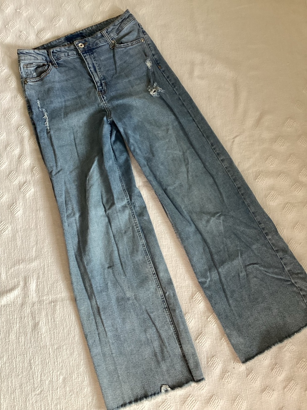 BCBGeneration High Rise Wide Leg Jeans Light Wash Distressed Size 13/31 Women’s